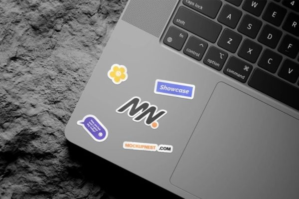 Free Laptop Mockup PSD